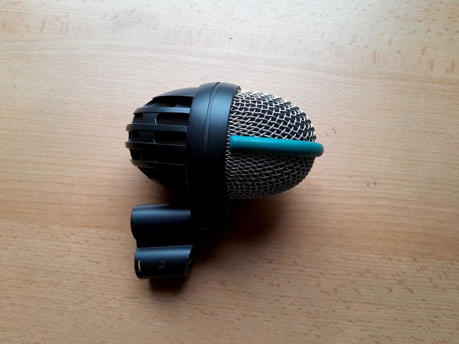 Продавам микрофон за бас каса AKG D 112 320 лв.