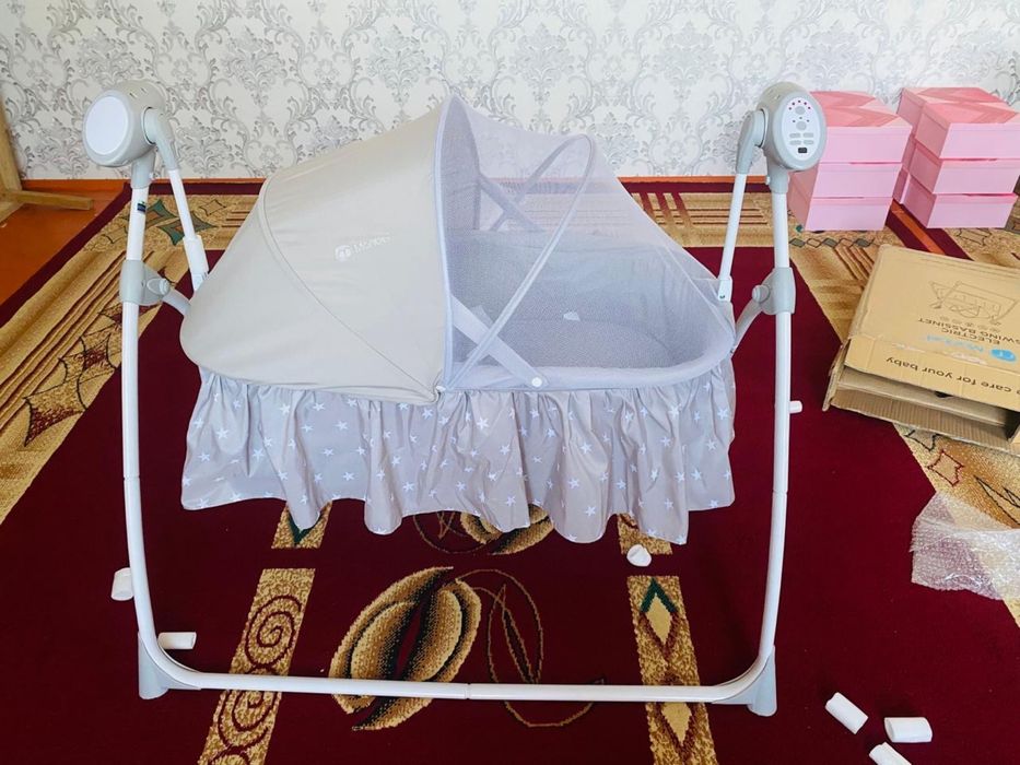 Качела сатылады.