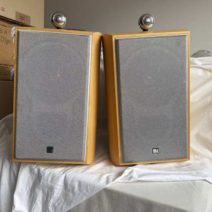 Boxe KEF model Xq1