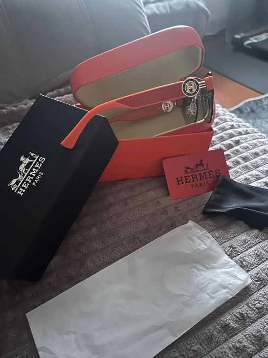 Очки солнцезащитные Hermes.