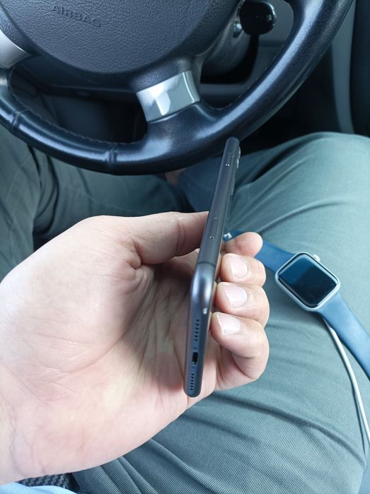 iPhone 11 Black 128 + watch Se 44