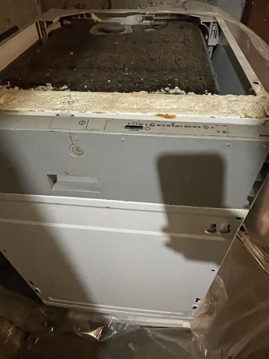 Подарявам Съдомиялна за вграждане zanusi zdts100 с проблем