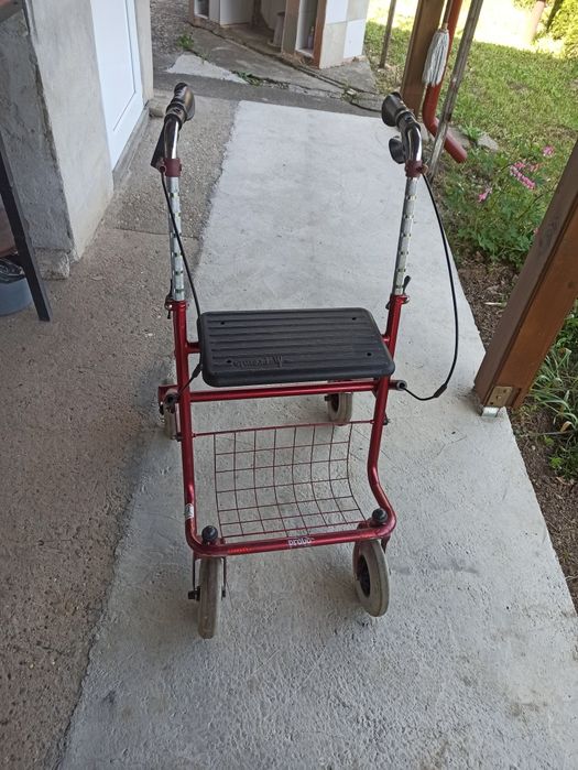 Помощна количка със седалка