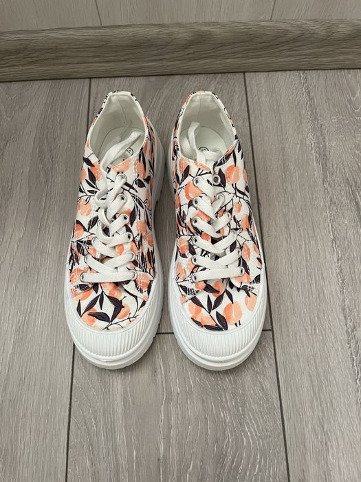 Дамски Цветни Кецове