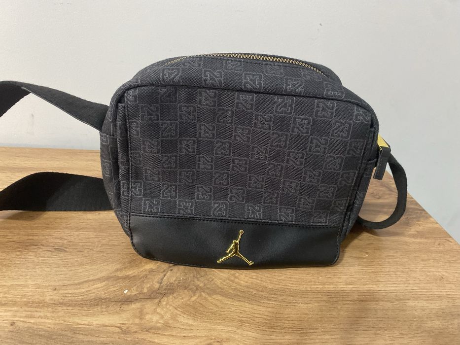 Продам Сумку через плечо Jordan Monogram