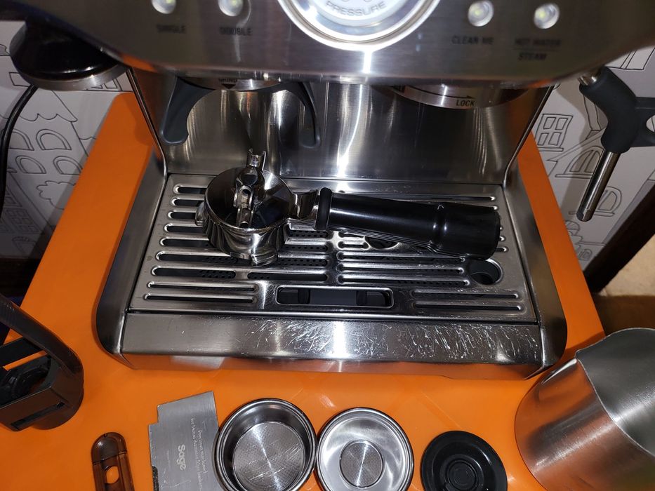 Еспресо машина SAGE Barista Express 875 Кафемашина с кафемелачка