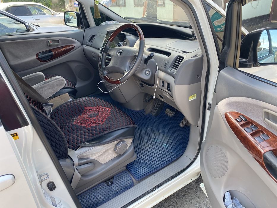 Тайота Естима