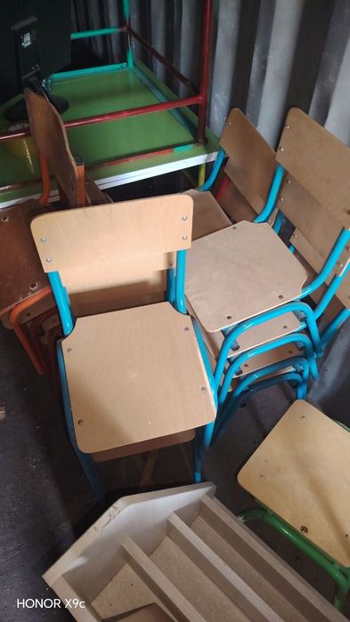 Bog'cha mebel sotiladi.