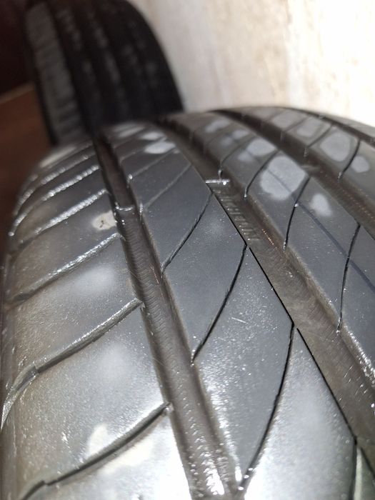 Гуми 215/65 R17; Michelin 19000 km.