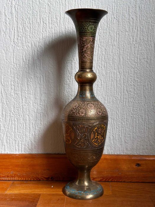 Кумган (кувшин) в восточном стиле, украшенный, Индия, латунь. 65 см