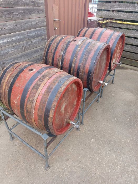 Vând butoaie stejar 100 l cu suport