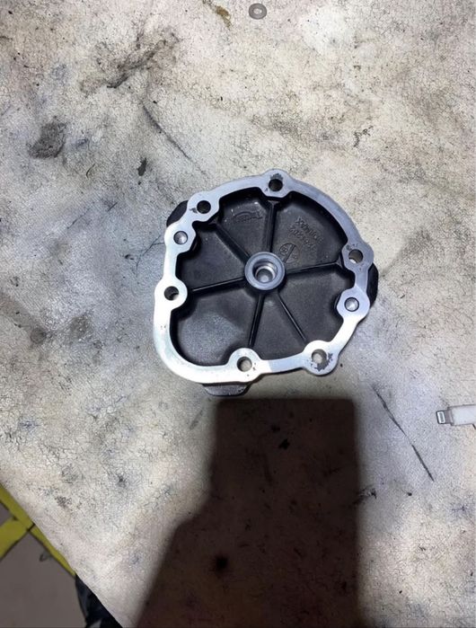 Vând capace motor Triumph Tiger 1050 2007