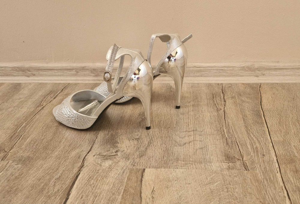 Meгияс 39 номер Дамски официални обувки/сандали