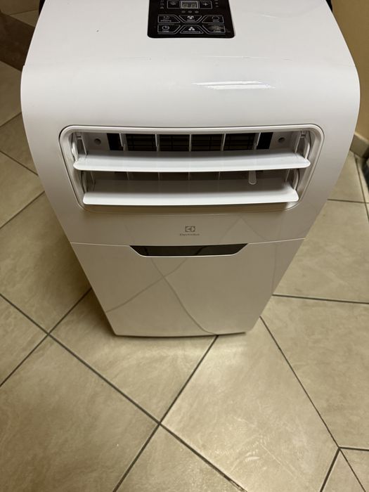 Напольный кондиционер electrolux