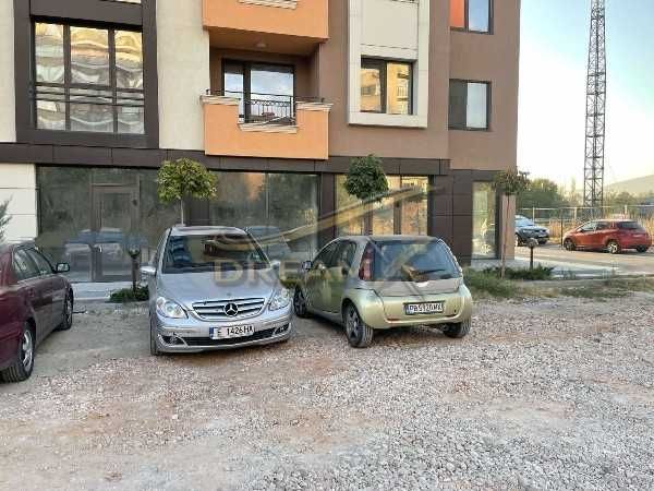 Дава се под наем магазин в кв. Кючук Париж! 71060177