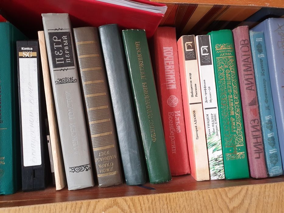Продам книги.Очень много книг.