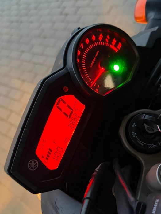 Motocicleta Yamaha rj6