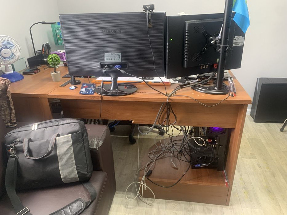 Продам компьютерный стол