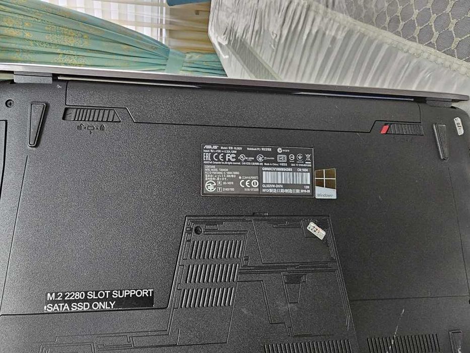 Ноутбук компьютер Asus в идеальном состоянии