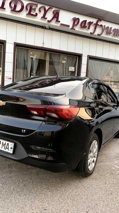 ONIX автомабил сотилади