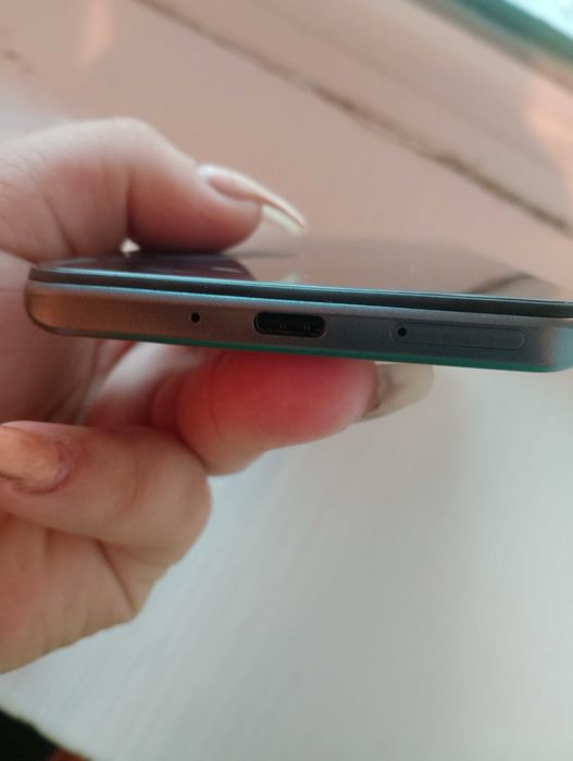 Чисто нов смартфон