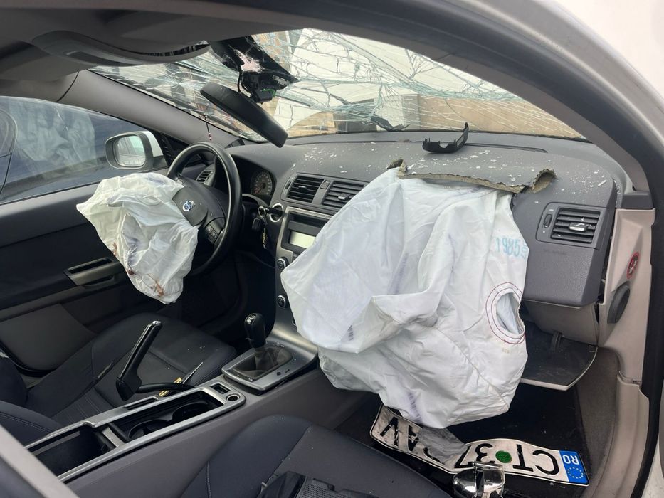Vand volvo s40 avariat