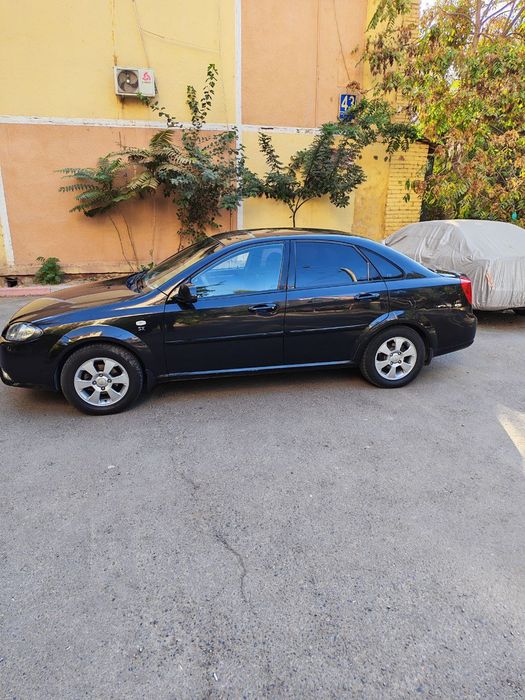 Ласетти жентра сотилади