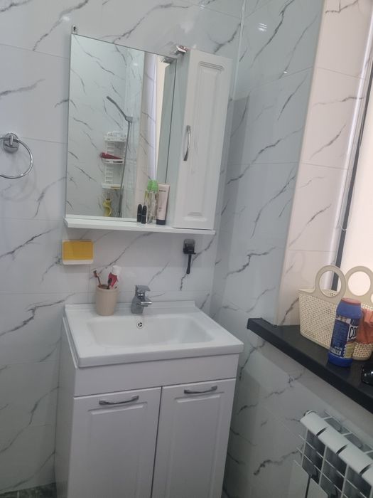 Тумба с зеркалом для ванной комнаты