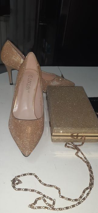 Vand set pantofi si poseta