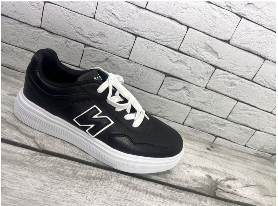 Кроссовки новые очень дешево!