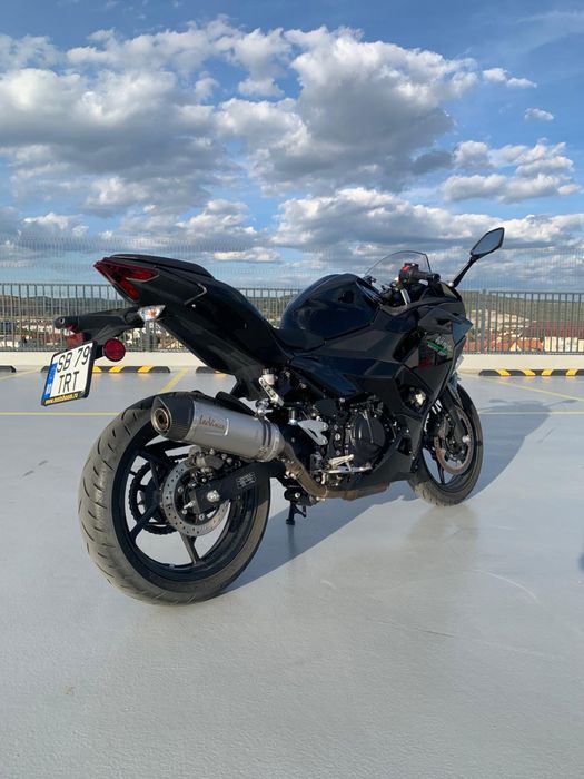 Kawasaki Ninja 500 ABS – 2025 – 5.400 km – LeoVince ONE