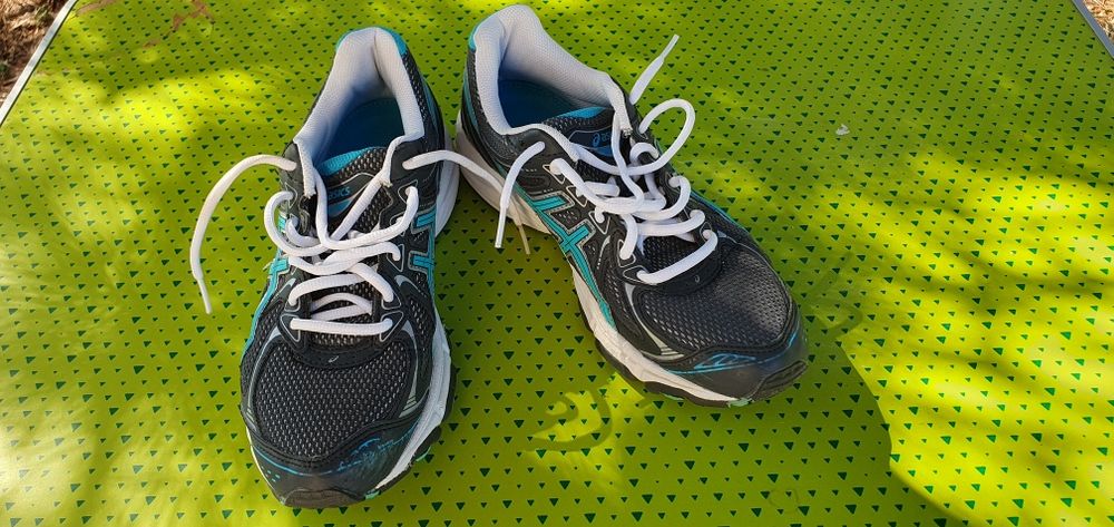 Маратонки Asics номер 41