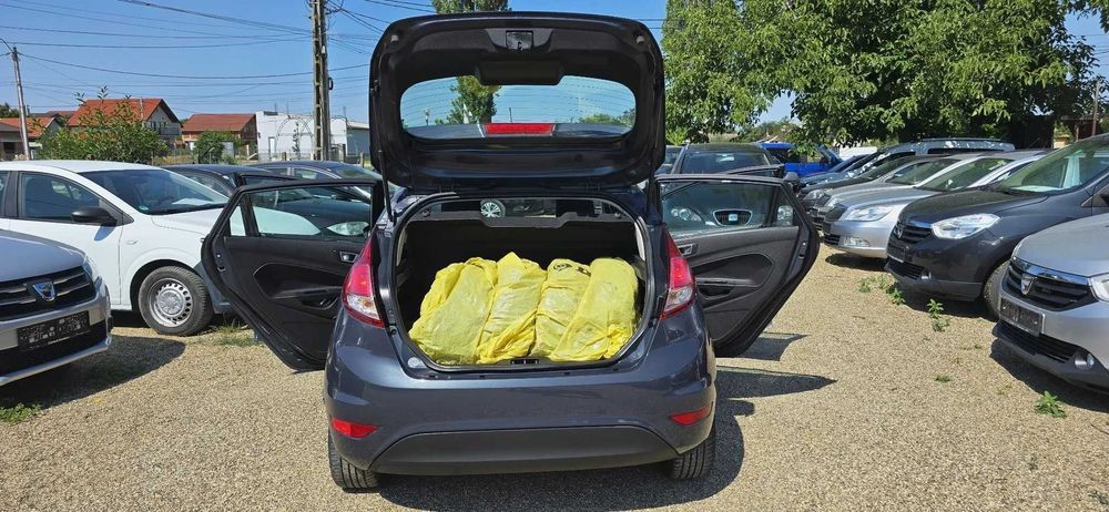 RATE doar cu buletinul AVANS 0 & CASH GARANTIE Ford Fiesta an 2013 motor 1300 cm3 benzina euro 5 clima incalzire scaune carte service