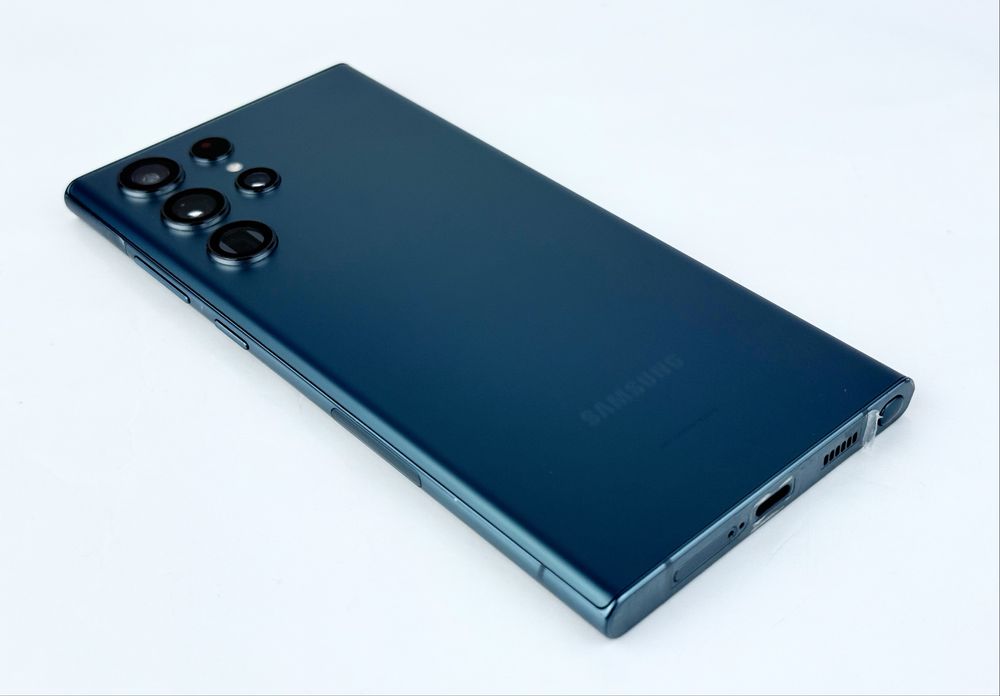 Samsung Galaxy S22 Ultra 5G 256GB 8RAM Green Отличен!