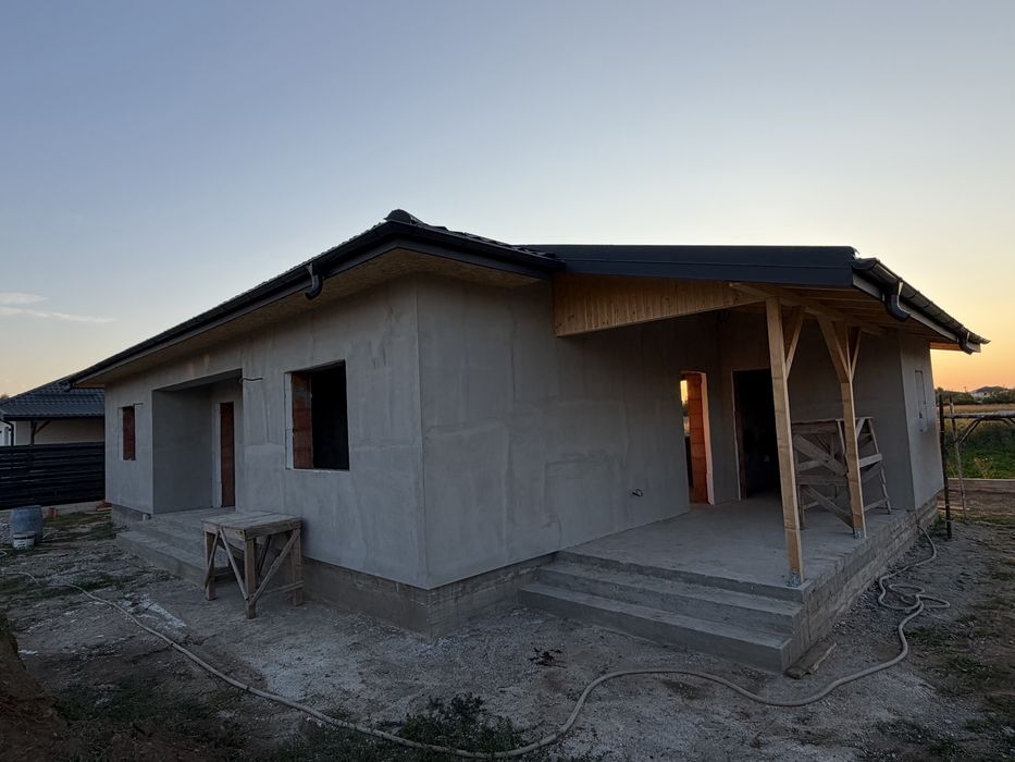 Casa parter, 3 dormitoare, 2 bai, terasa, beci, camera tehnica