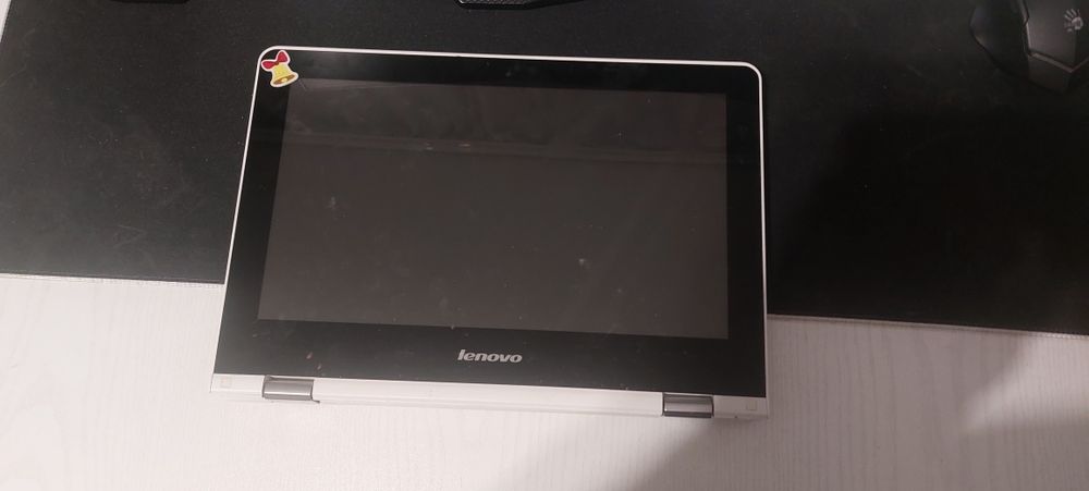 Ноутбук-трансформер Yoga 300