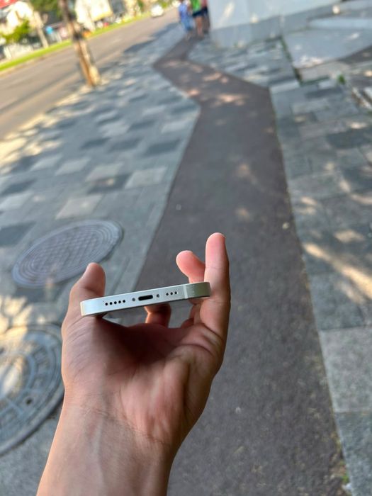 Iphone 13 white