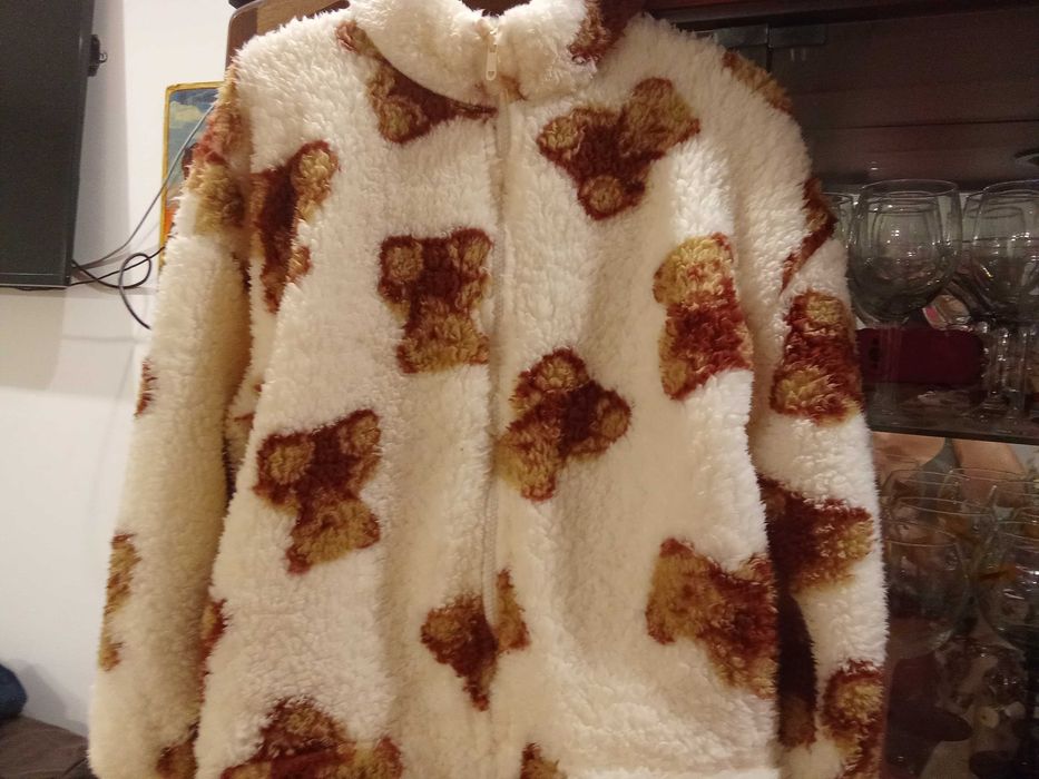 Пухкав суитшърт момиче  11 г. - 16 лв.