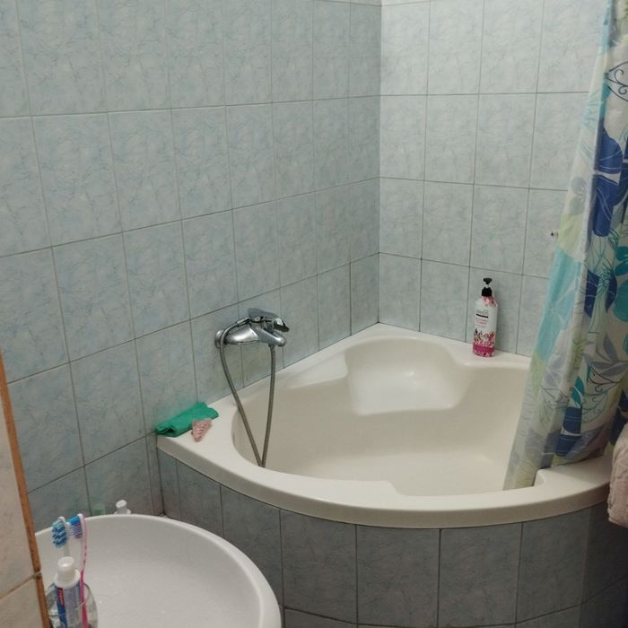 СЕРГЕЛИ 7 - продаю квартиру 4/3/9  рядом со школой 300.