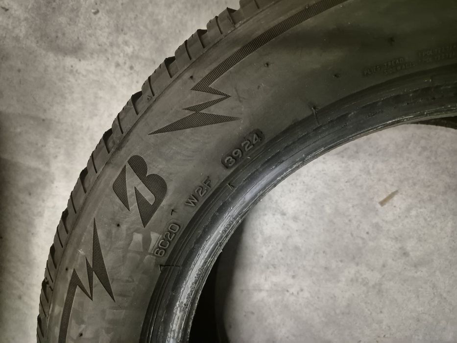 2 anvelope iarna Bridgestone 205 60 16 stare foarte buna