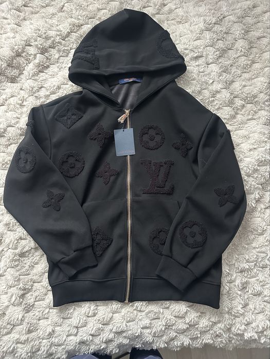 zip-up hoodie size M