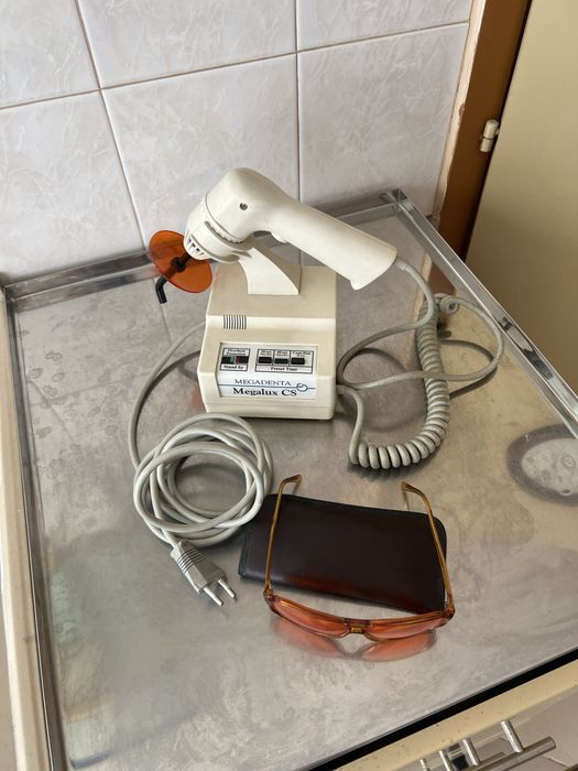 Стоматологична LED/UV лампа за втвърдяване на фотополимерни пломби