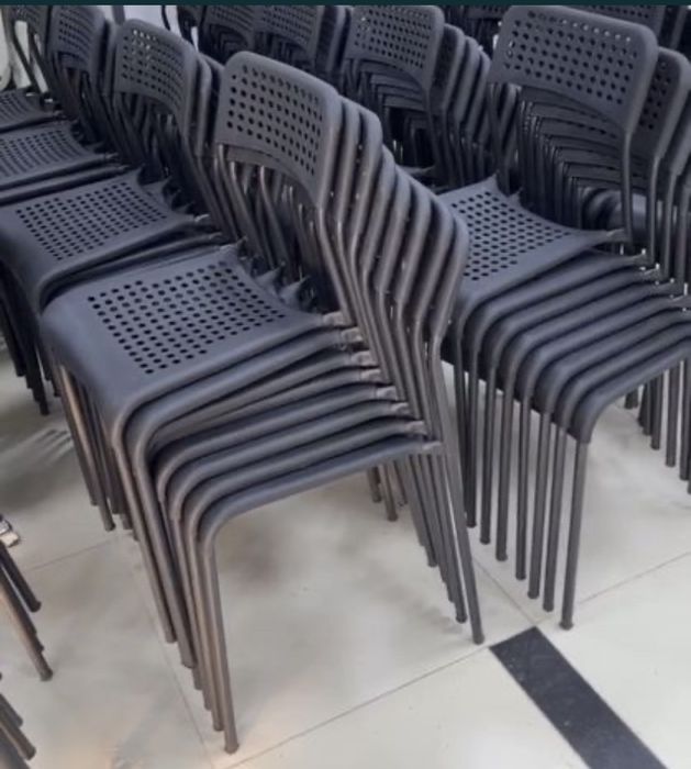 Стулья новые черные 9500