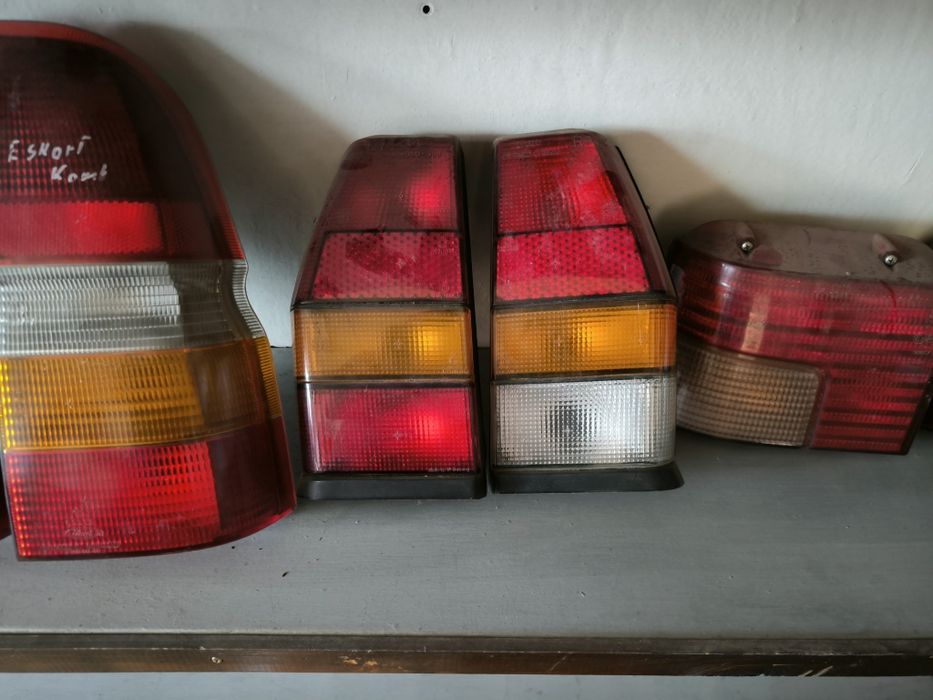 Стопове за автомобили и един комплект фарове за форд