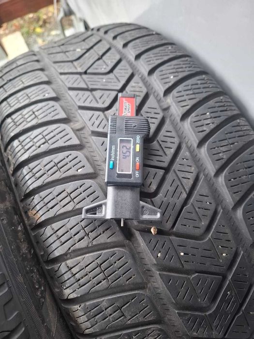 Set 2 anvelope iarna Pirelli 235/60 R18 107H