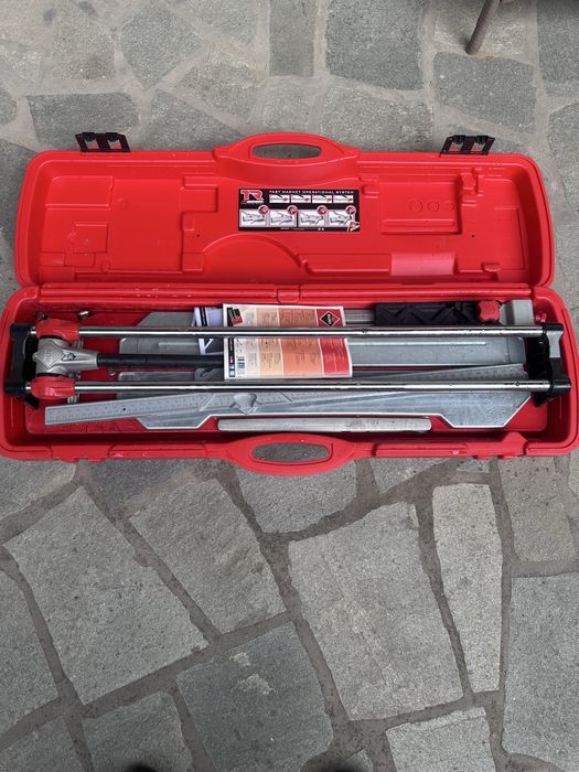 Продавам машина за плочки RUBI TR710