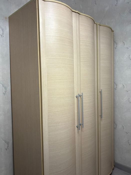 Продаю два шкафа б/у