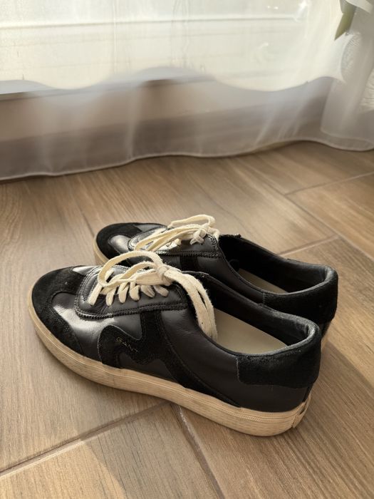 черни обувки gant