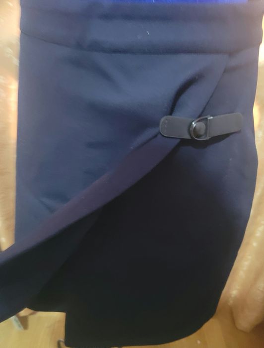 В новом состоянии блуска + юбка цена за всё школьное .