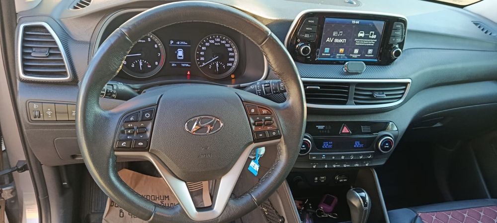 Автомобиль Хендэ Туссан 2019 год